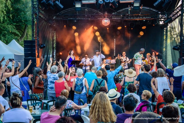 concert d'un atelier musical avec le professeur de basse qui donne des cours de guitare à domicile à Rueil-Malmaison